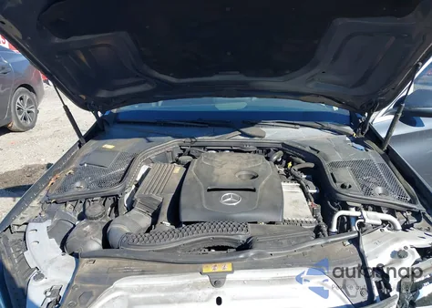 2016 Mercedes-Benz C 300 Luxury/Sport z USA, uszkodzony, nr VIN 55SWF4JB8GU160119